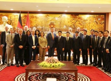 (Theo Thủ đô Hà Nội) Đức tìm hiểu cơ hội hợp tác đầu tư thương mại với Hà Nội