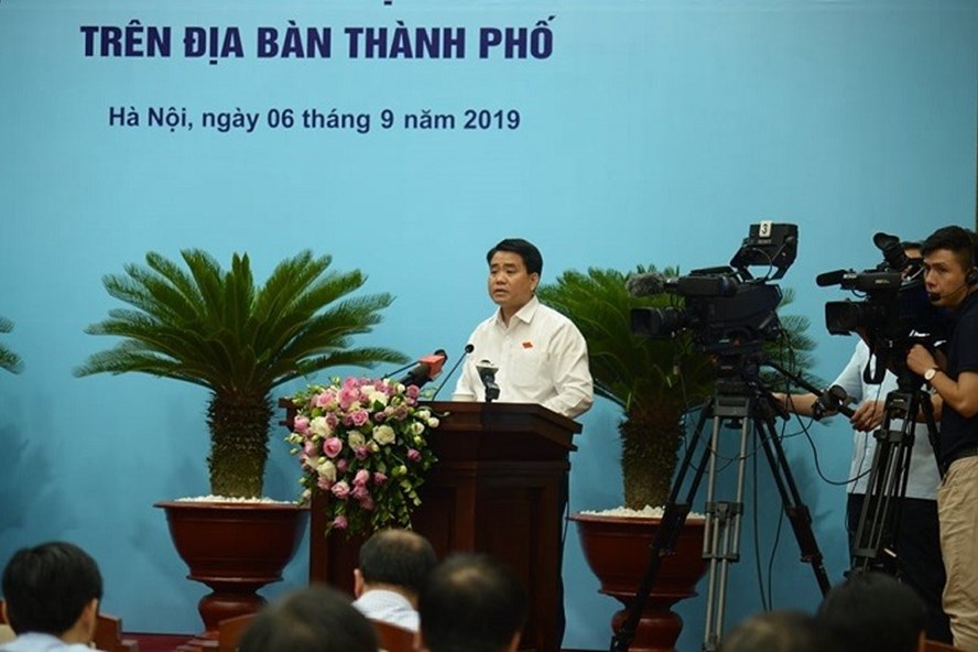 (Theo News.zing.vn) Chủ tịch Hà Nội: Dùng nước không sạch làm sao da đẹp được