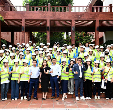 HƠN 100 SINH VIÊN ĐẠI HỌC MỞ HÀ NỘI THAM QUAN, TRẢI NGHIỆM TẠI NHÀ MÁY NƯỚC MẶT SÔNG ĐUỐNG