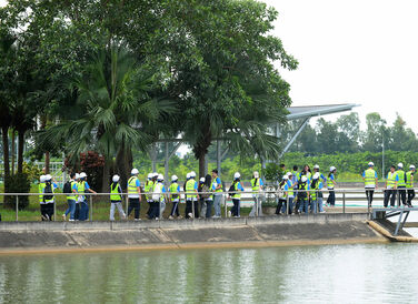 HƠN 100 SINH VIÊN ĐẠI HỌC MỞ HÀ NỘI THAM QUAN, TRẢI NGHIỆM TẠI NHÀ MÁY NƯỚC MẶT SÔNG ĐUỐNG