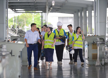 HƠN 100 SINH VIÊN ĐẠI HỌC MỞ HÀ NỘI THAM QUAN, TRẢI NGHIỆM TẠI NHÀ MÁY NƯỚC MẶT SÔNG ĐUỐNG