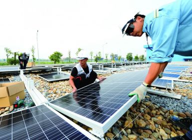 “Giấy phép con” siết điện mặt trời