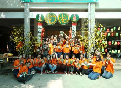 Gói 700 chiếc bánh chưng tặng người nghèo tại TP Hồ Chí Minh đón Tết