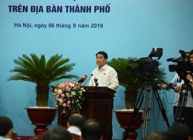 (Theo News.zing.vn) Chủ tịch Hà Nội: Dùng nước không sạch làm sao da đẹp được