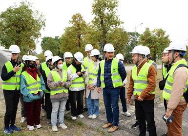 Giảng viên và Sinh viên Đại học Khoa học và Công nghệ Hà Nội (USTH) đến học ngoại khoá tại Nhà máy nước mặt sông Đuống