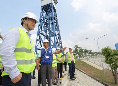 (October 5, 2019) Delegates from districts visit the Duong River surface water plant