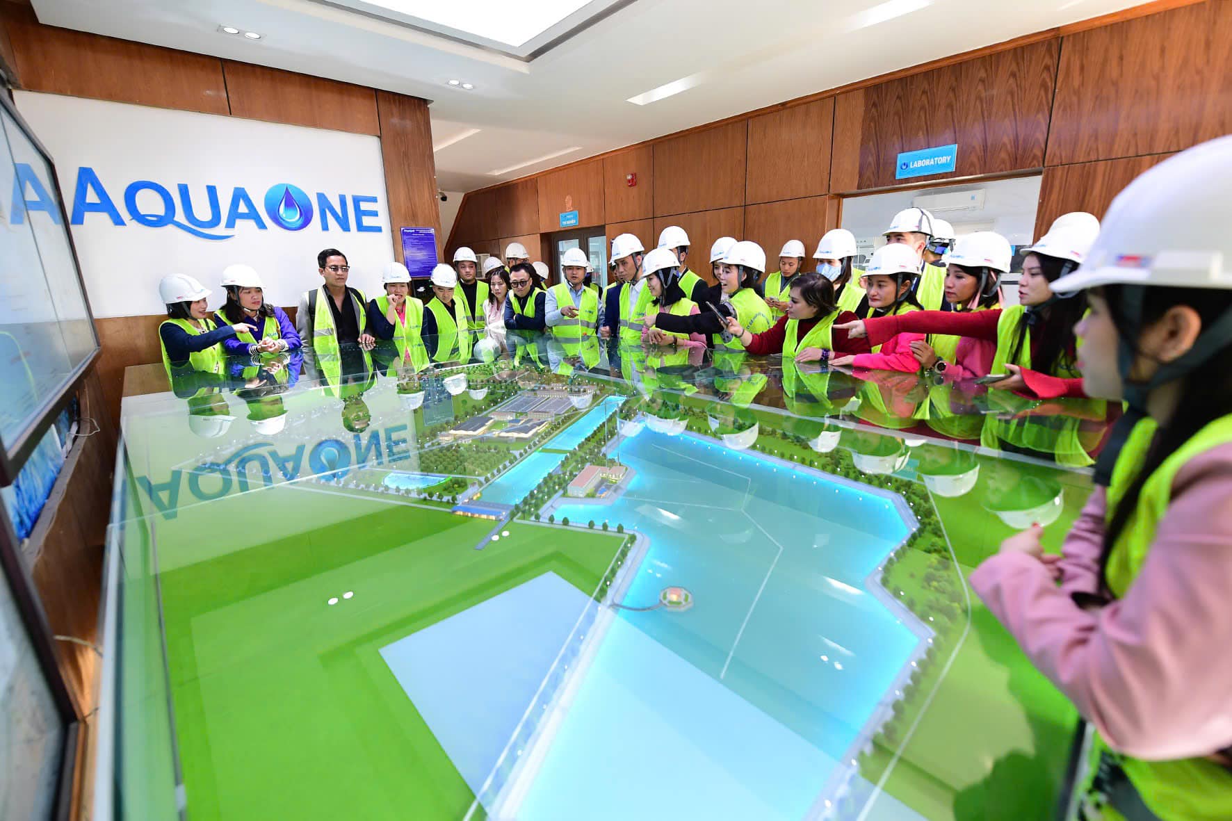 Hơn 60 CEO đến từ tổ chức JCI Việt Nam đến tham quan và trải nghiệm thực tế tại Nhà máy Nước mặt Sông Đuống