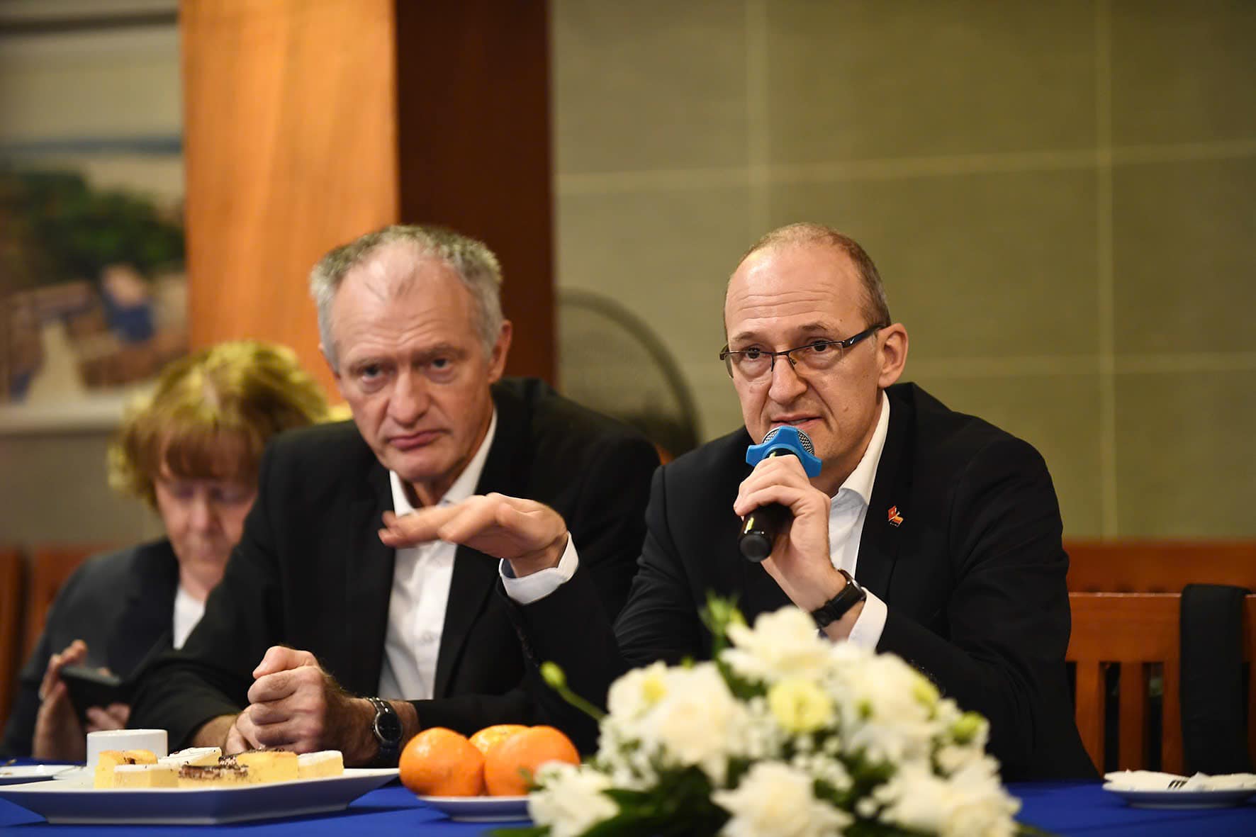 ĐOÀN KHÁCH CHLB ĐỨC THAM QUAN NHÀ MÁY NƯỚC MẶT SÔNG ĐUỐNG